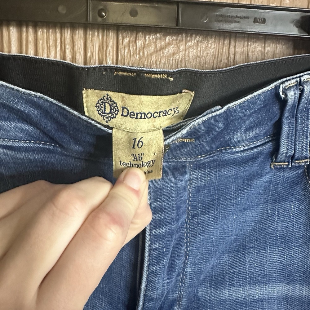 Democracy Women's Ab Solution Itty Bitty Flare Boot Cut  Jeans Sz 16 Medium Wash - Picture 4 of 6